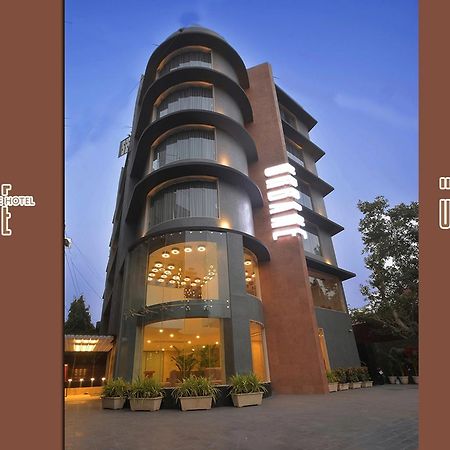 אחמדאבאד Urbane The Hotel מראה חיצוני תמונה