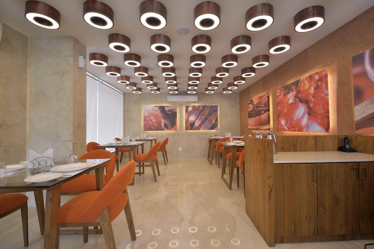 אחמדאבאד Urbane The Hotel מראה חיצוני תמונה