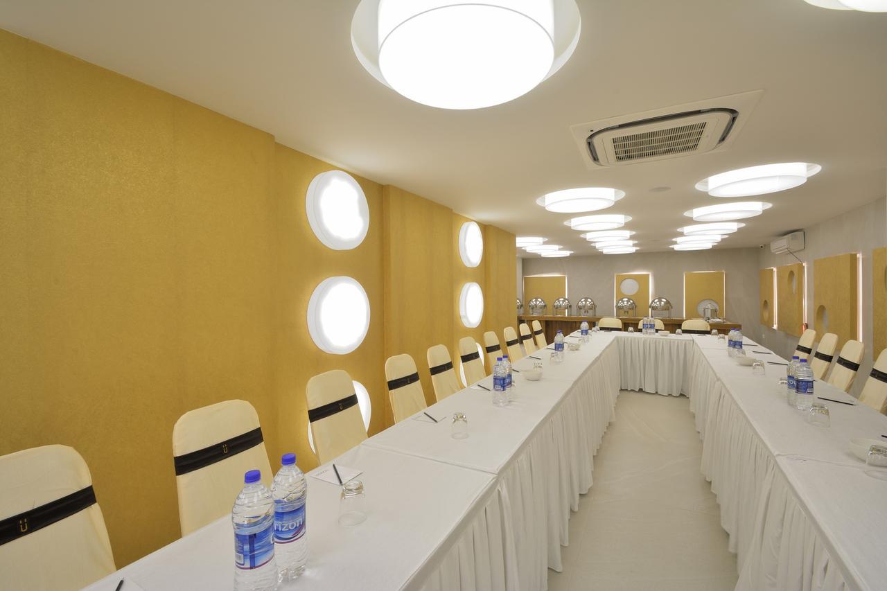 אחמדאבאד Urbane The Hotel מראה חיצוני תמונה