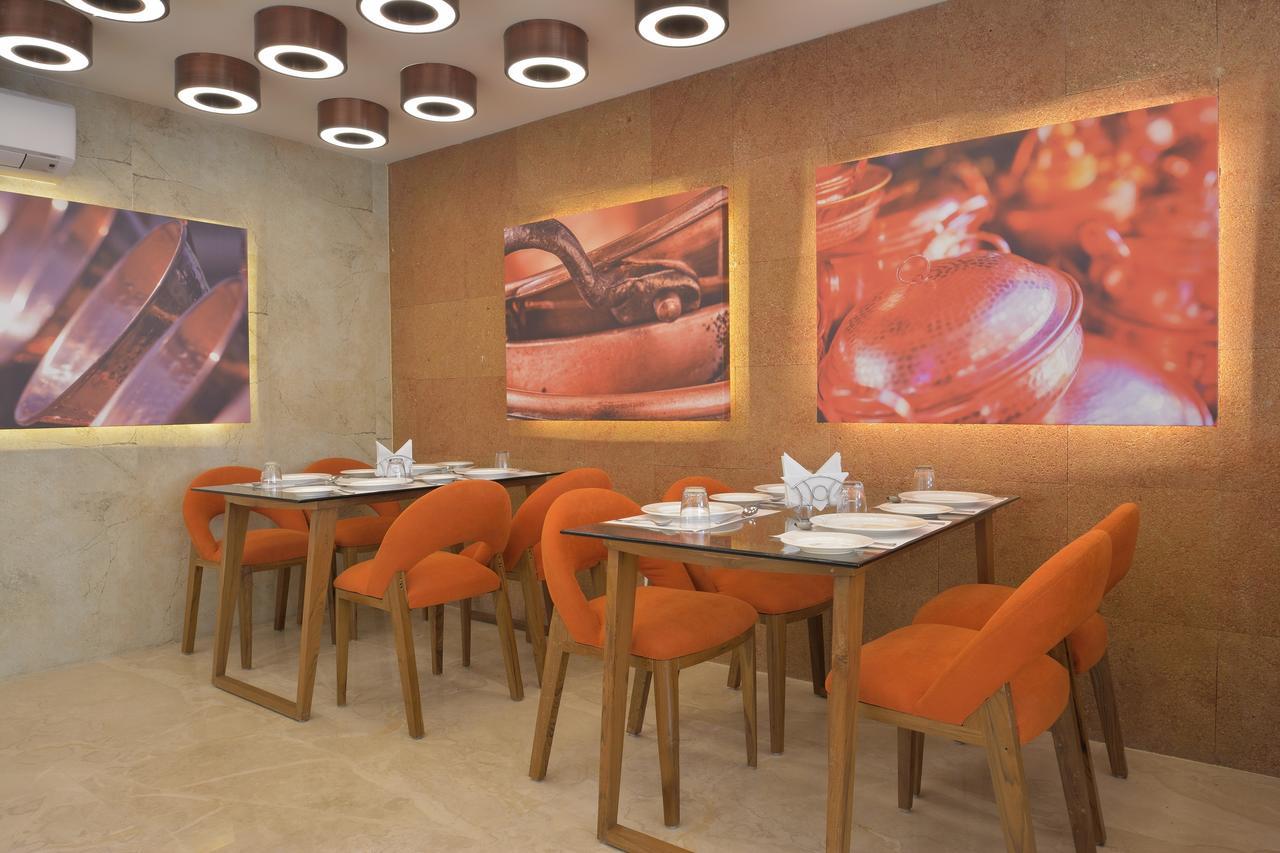 אחמדאבאד Urbane The Hotel מראה חיצוני תמונה