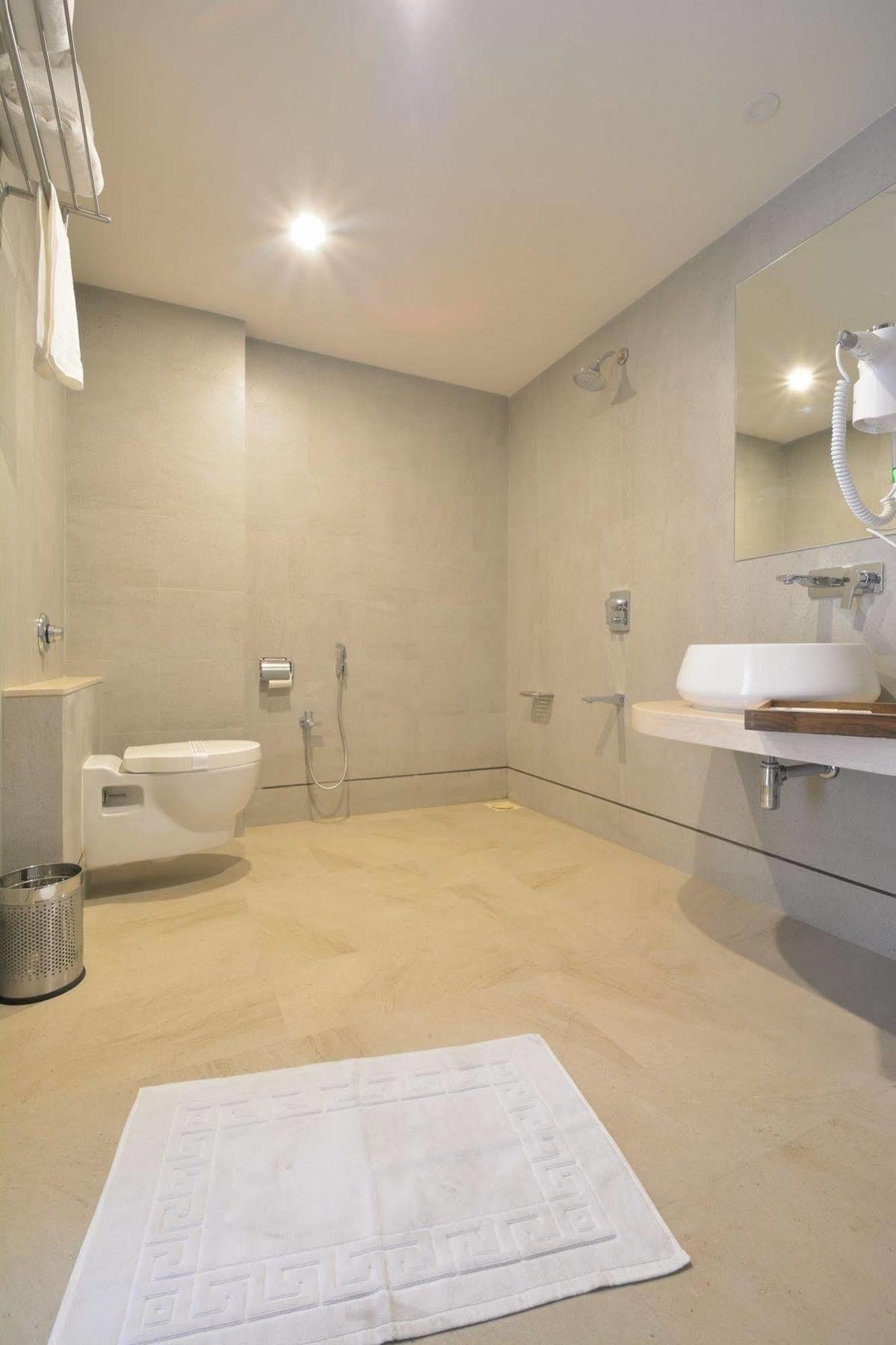 אחמדאבאד Urbane The Hotel מראה חיצוני תמונה