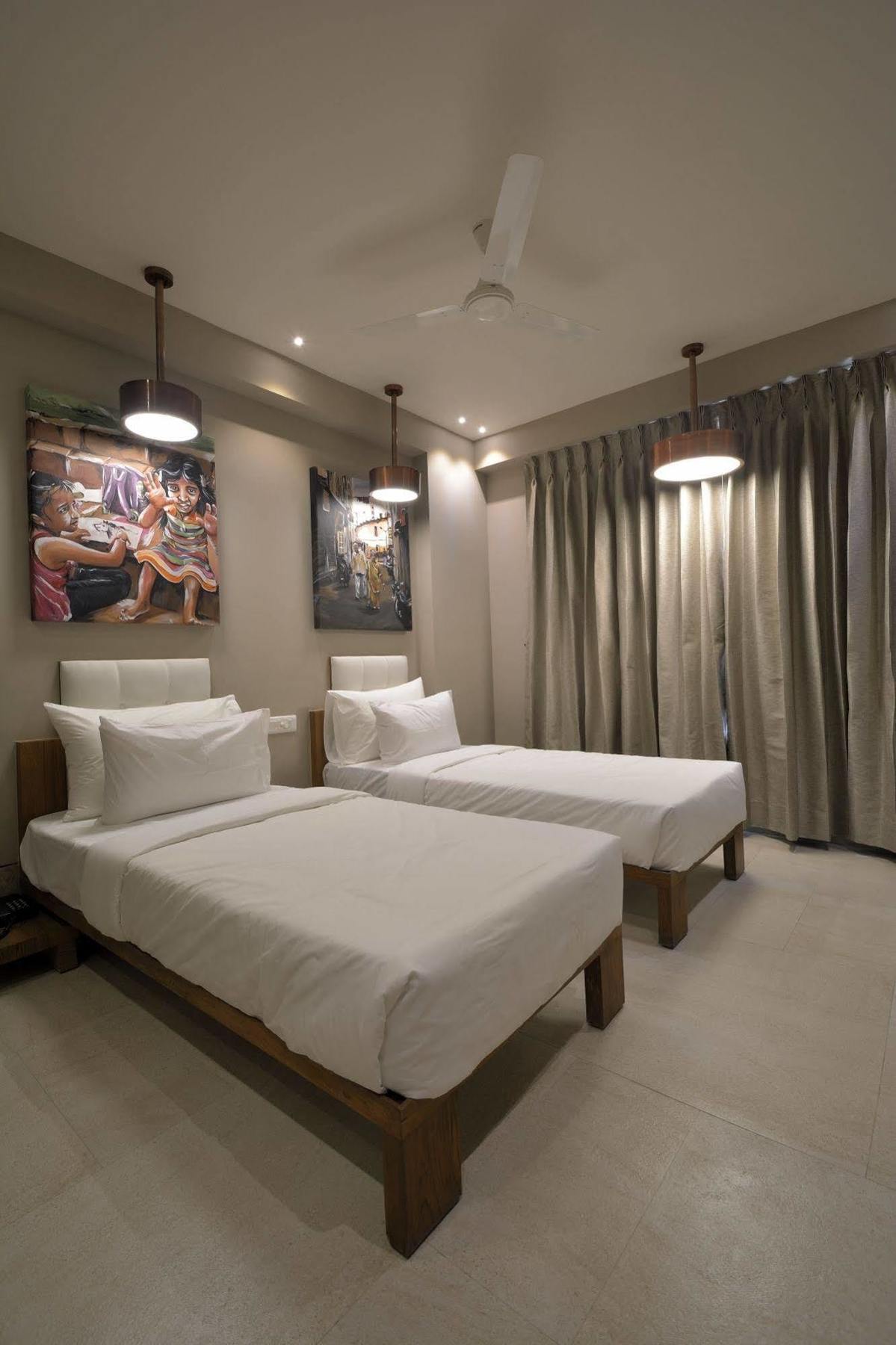 אחמדאבאד Urbane The Hotel מראה חיצוני תמונה