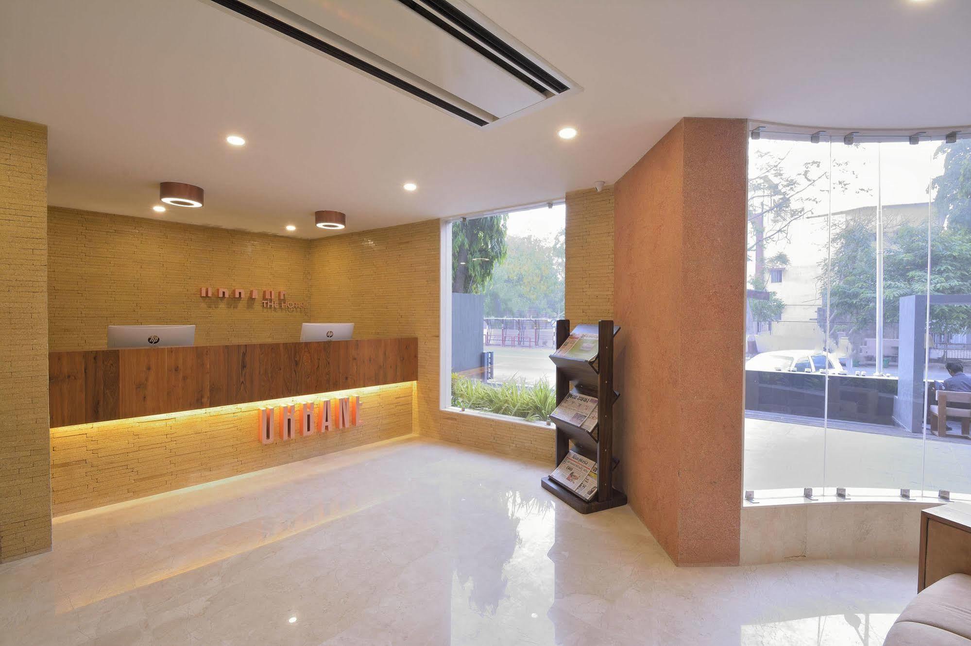 אחמדאבאד Urbane The Hotel מראה חיצוני תמונה