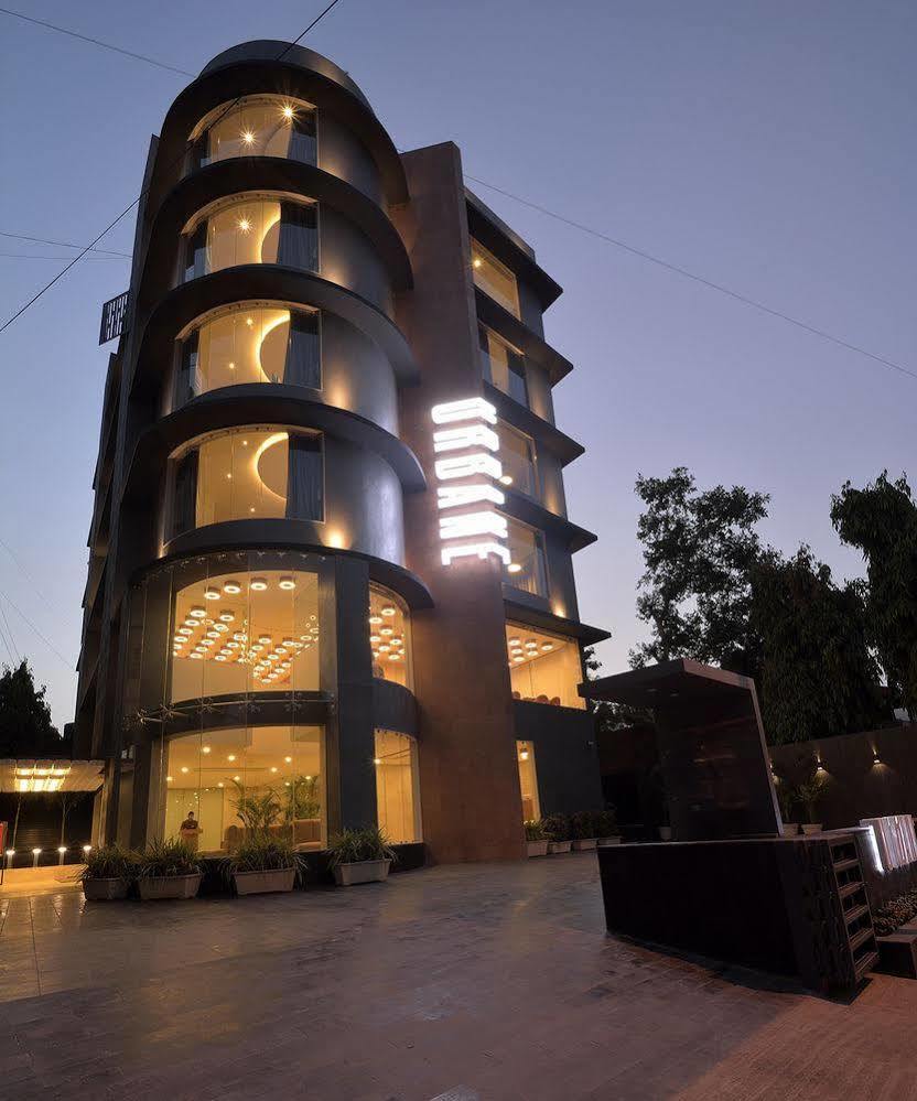 אחמדאבאד Urbane The Hotel מראה חיצוני תמונה